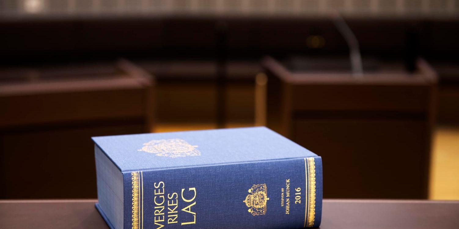 2016 års lagbok, Sveriges Rikes Lag i tingsrättens lokaler. Arkivbild.