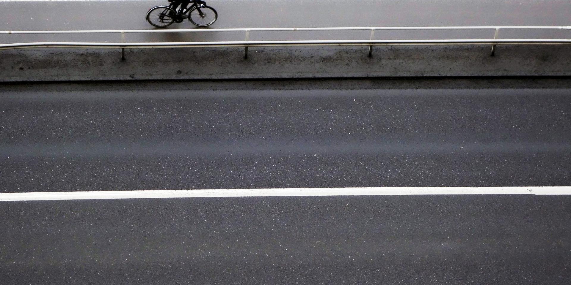En ny typ av asfalt ska minska antalet allvarliga fallolyckor. Försök görs nu i Lund och gummiasfalten kan komma att bli vanlig i Sverige. Arkivbild.