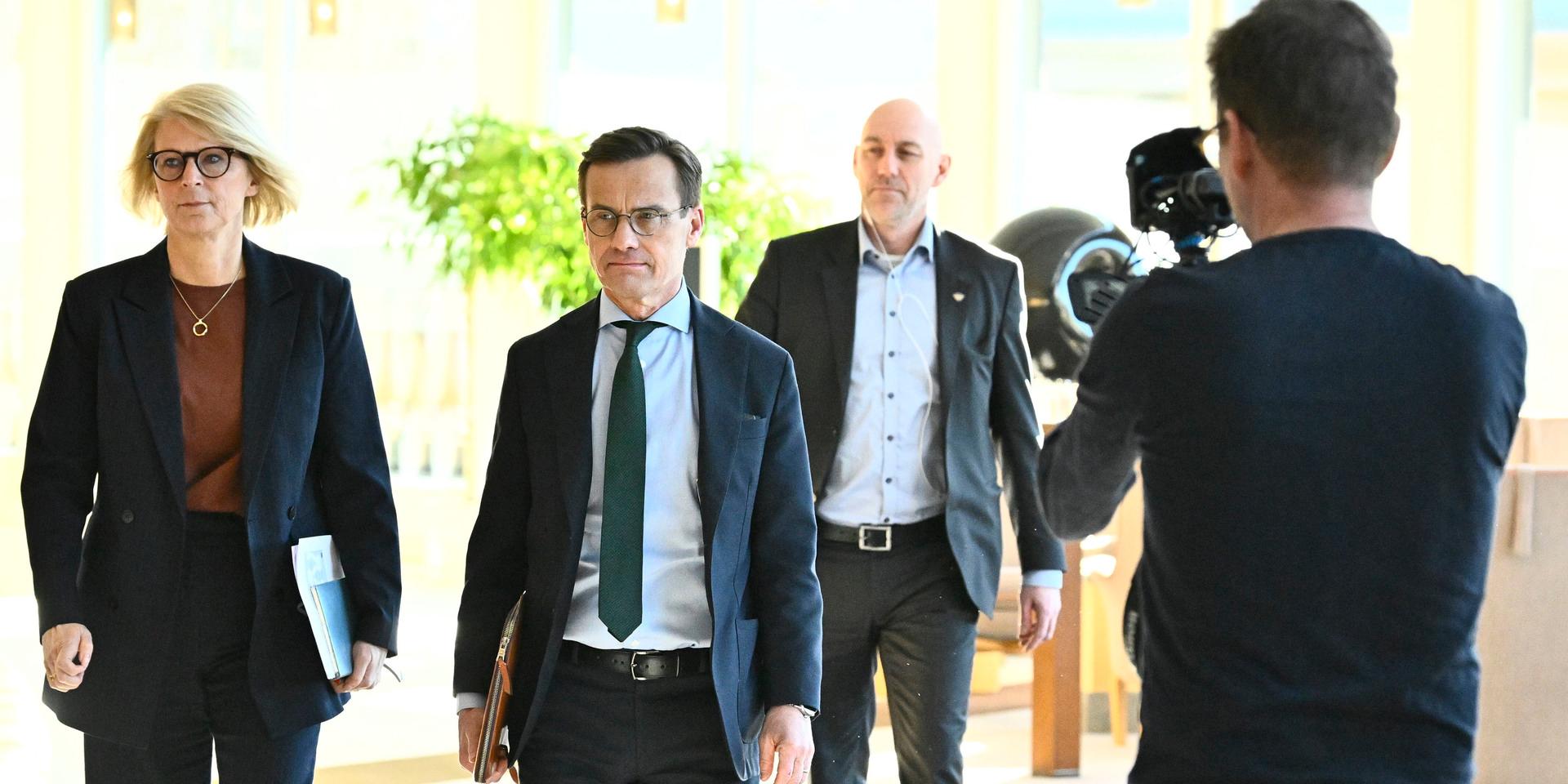 Moderaternas ekonomiskpolitiska talesperson Elisabeth Svantesson och partiledaren Ulf Kristersson (M) vill se kraftigt ökade satsningar på det svenska försvaret.