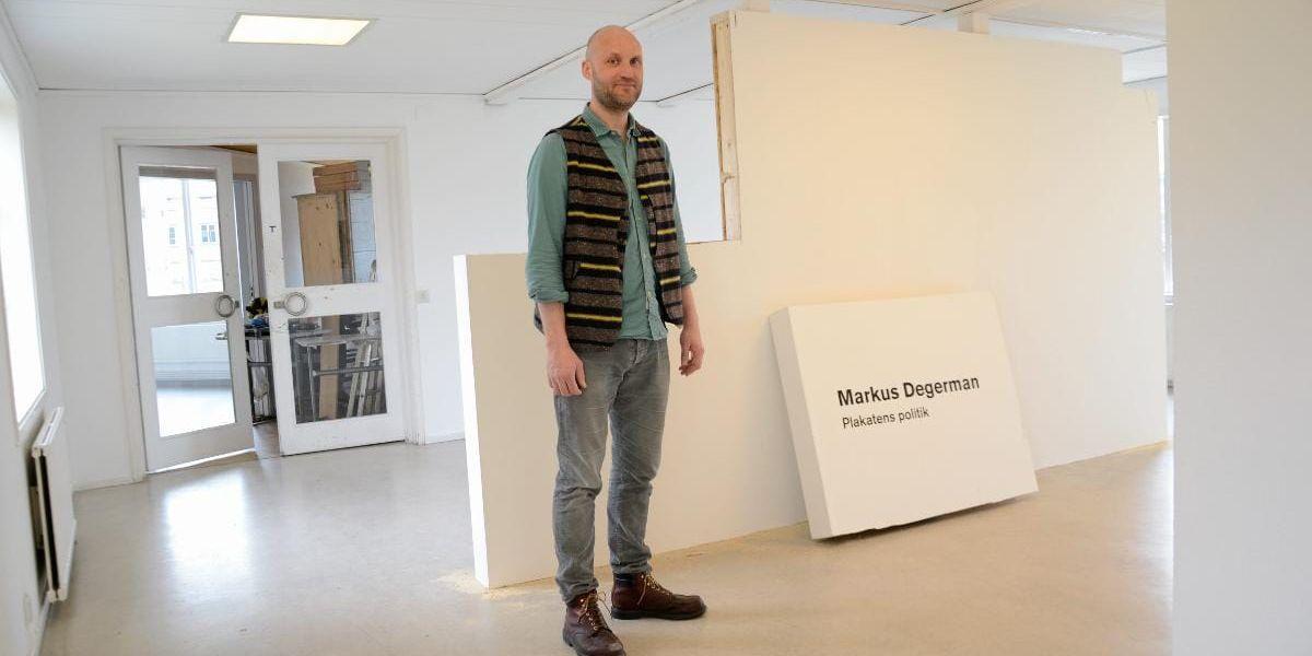 Avskalat. Markus Degermans hoppas att hans utställning ”Plakatens politik” kan väcka nya tankar och ett ifrågasättande hos besökarna.