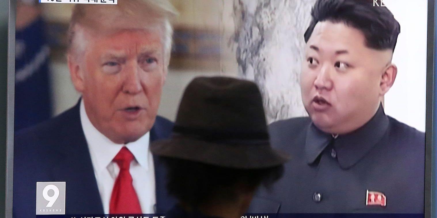 USA:s president Donald Trumps hot riktade mot Nordkoreas ledning, med Kim Jong-Un i spetsen, har ett nyhetsvärde och ett allmänintresse, säger Twitter som förklaring till varför Trumps inlägg inte plockades bort. Arkivbild.