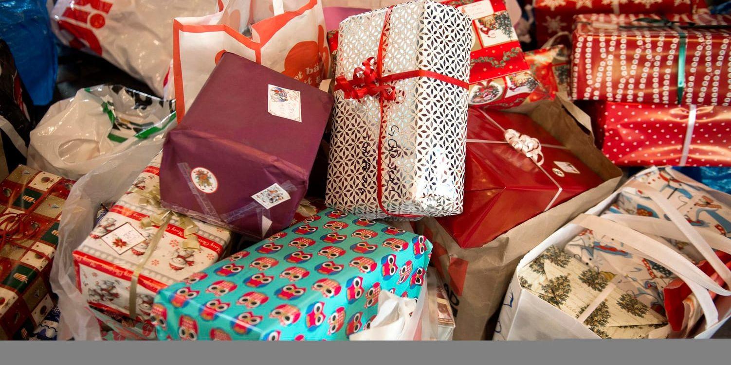 Under december kommer det in fler gåvor i jämfört med resten av året. Allt fler skänker dessa via betaltjänsten Swish. Arkivbild.