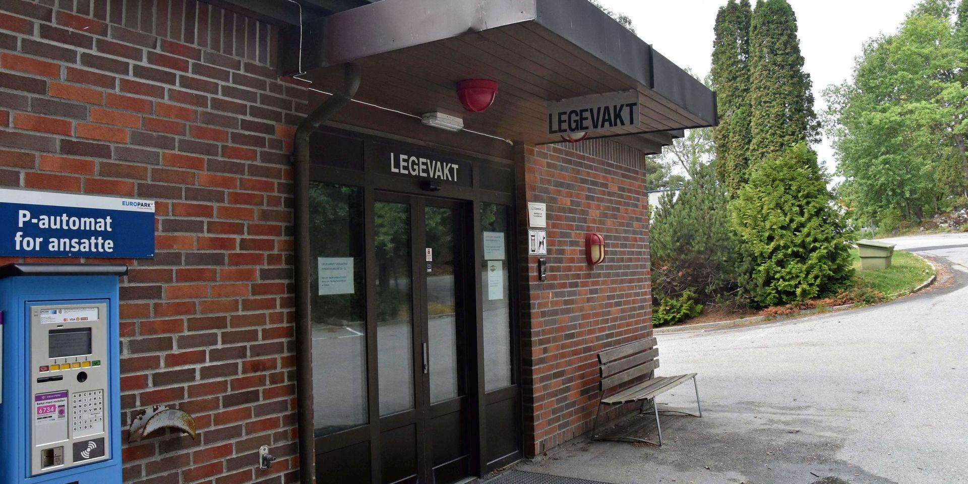 Legevakten i Halden, som har ett stadigt flöde av svenskar, har fått färre patienter sedan riksgränsen stängdes. 