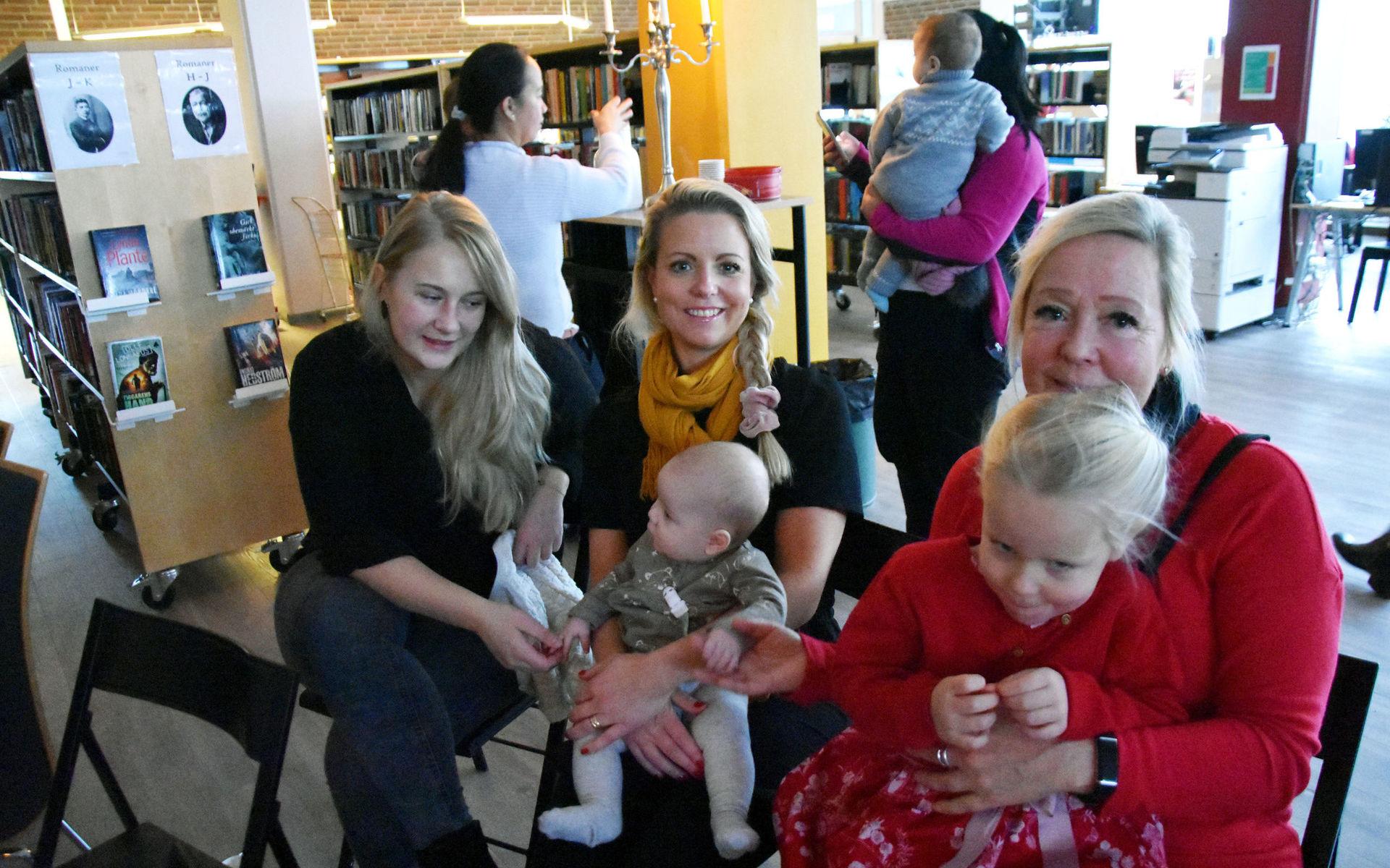 Amanda Kimme, Sofie Stolfer Landgren och Ingela Karlsson med barnen Ebba-Lucia Mathiasdotter och Nellie Stolfer Landgren,