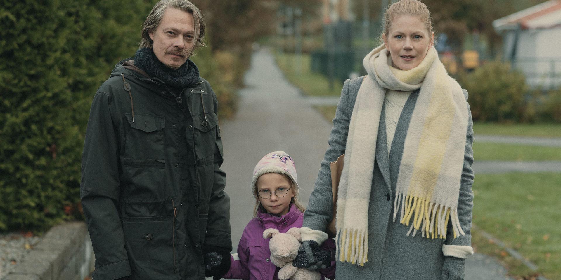 Kristoffer Joner, Maja Svärd och Hanna Alström gör huvudrollerna i 'Maskineriet'. Pressbild.