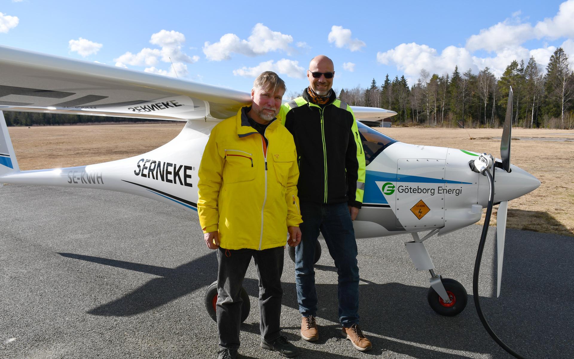 Piloterna Måns Theorin och Andreas Martin, som är ordförande respektive medlem i Aeroklubben i Göteborg. 