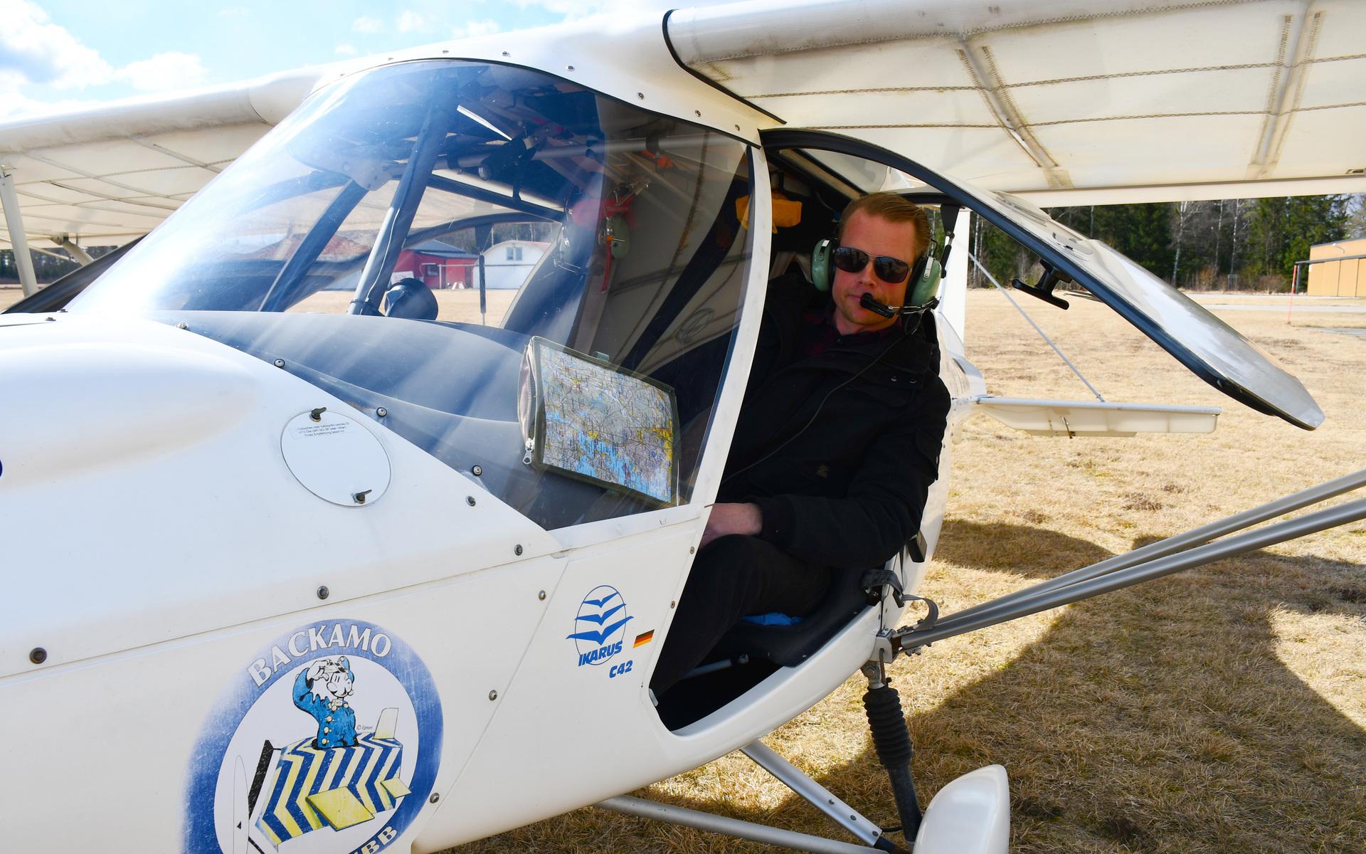 Ordförande Thomas Björk sökte sig till Backamo flygklubb 2013, och tre intensiva månader senare hade han skaffat sig ett flygcertifikat.
