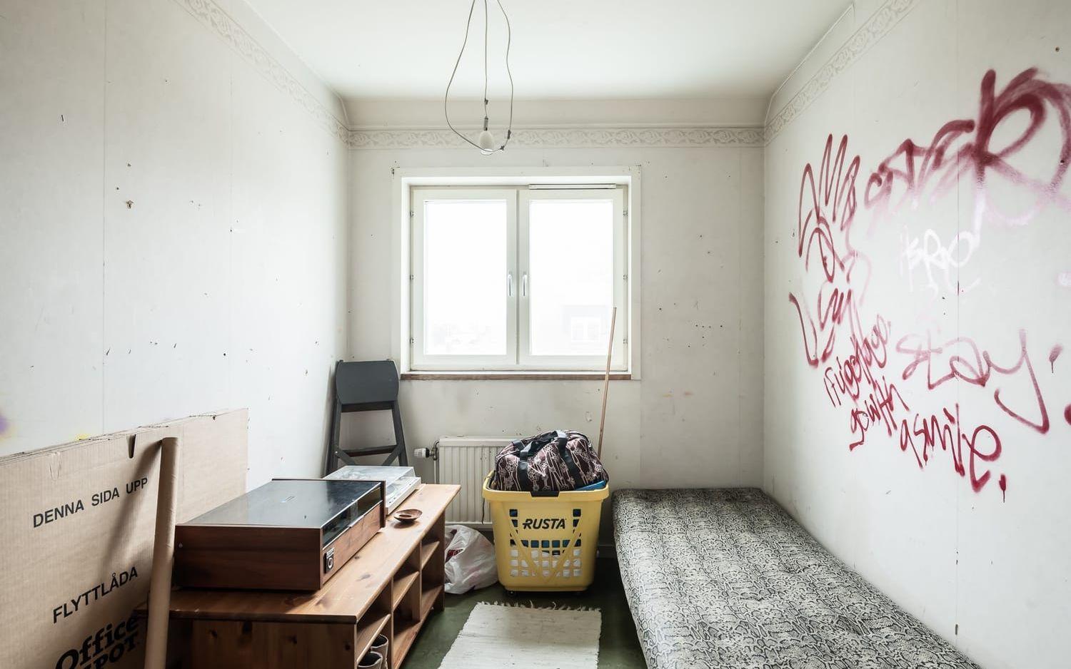 Lägenheten på Götgatan 97 stack ut bland de vanligtvis noggrant stylade mäklarbilderna. Bild: Bjurfors Södermalm