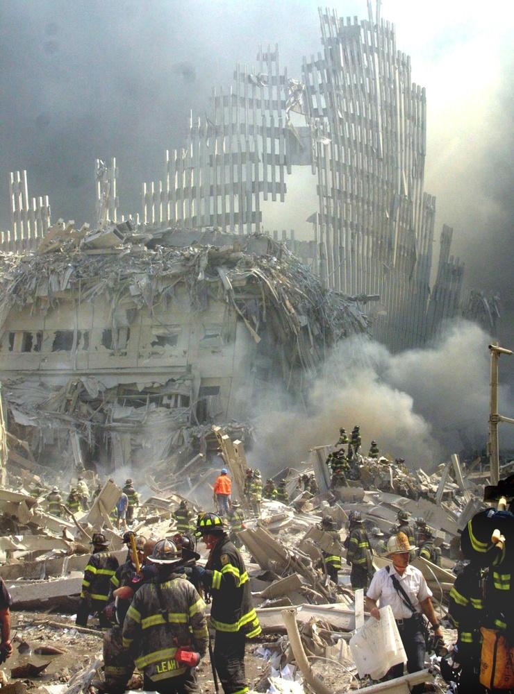 Endast ett skal av World Trade Centers fasad var kvar efter attacken. 