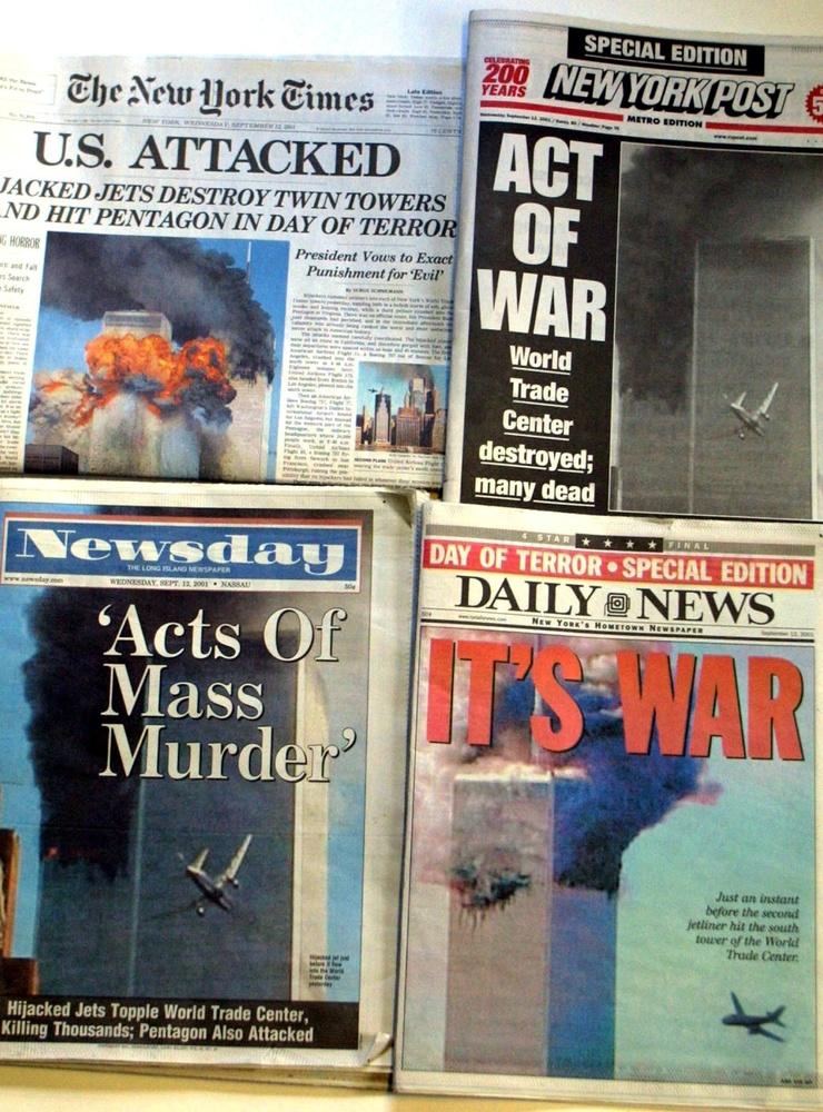 Förstasidor på New York-baserade tidningar från den 12 september 2001. 