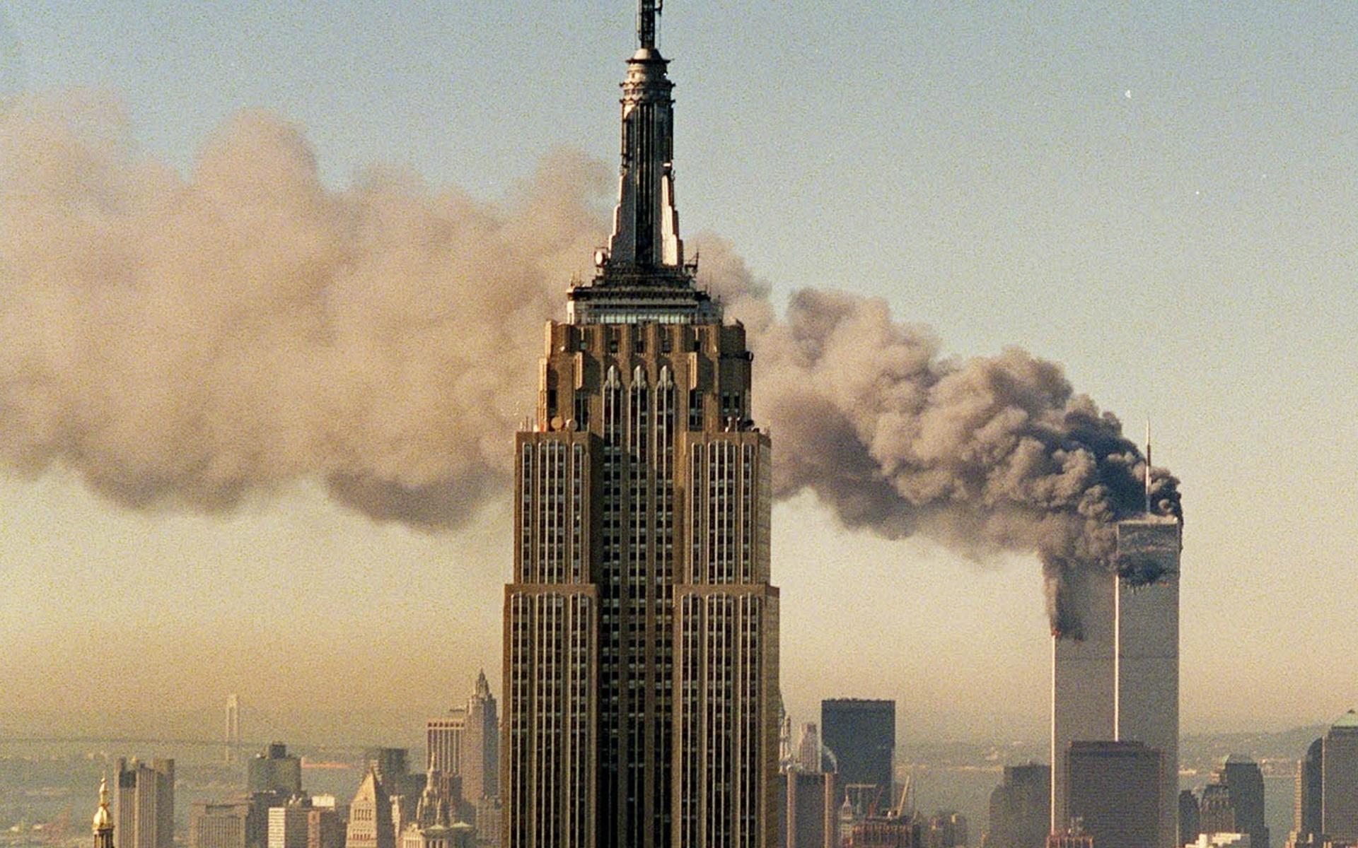 Tvillingtornen, här bakom Empire State Building, tillhörde New Yorks mest ikoniska byggnader – och var en högst framträdande del av Manhattans skyline under nästan 30 år. De invigdes officiellt 1973. 