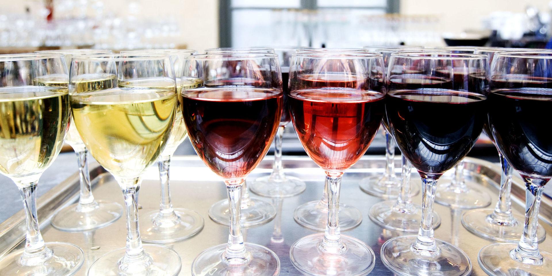 På lördag arrangerar Munskänkarna vinissage på restaurang Strand, på Kulturhuset Skagerack.