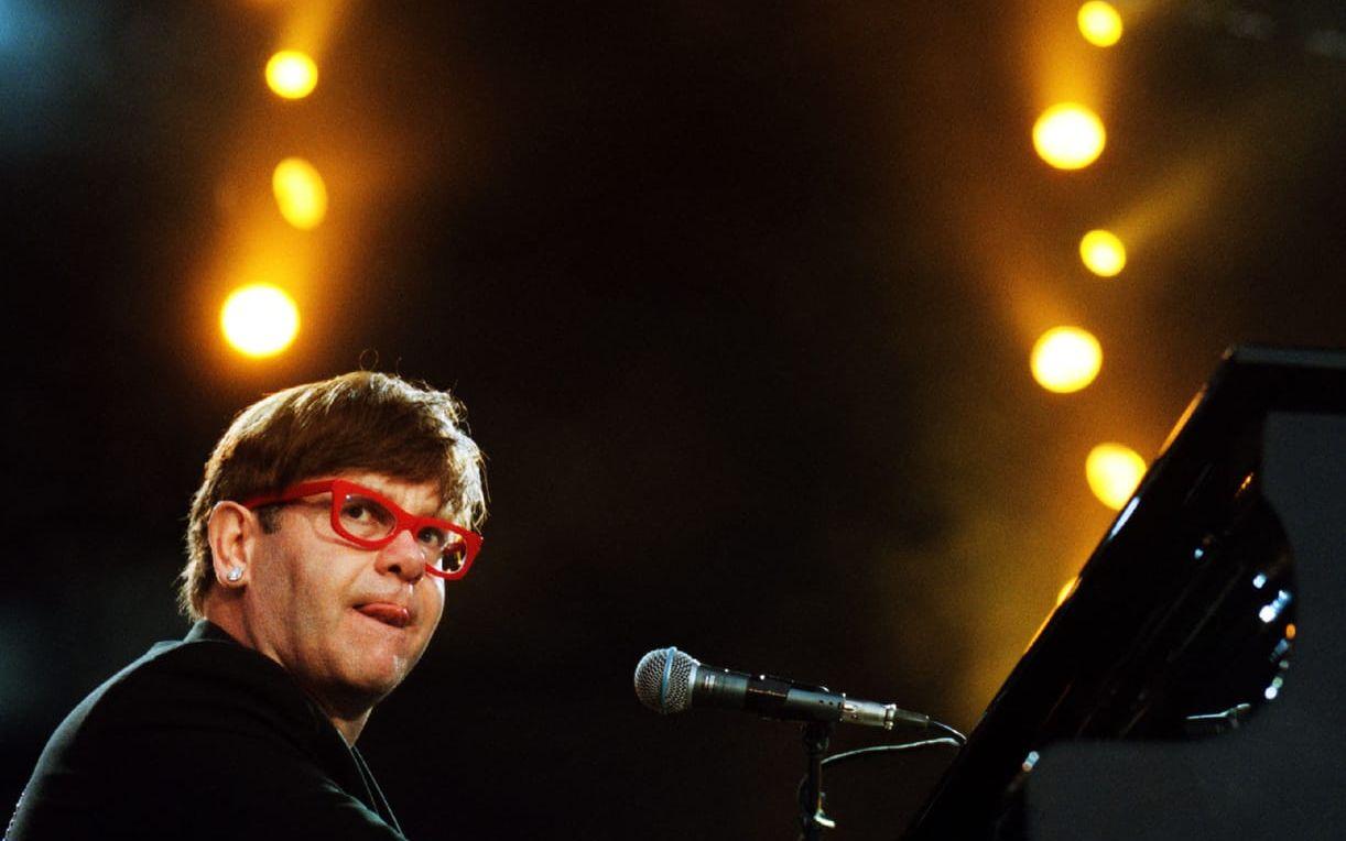 1998. Elton John packade upp flygeln på Ullevis scen. BILD: Johan Främst