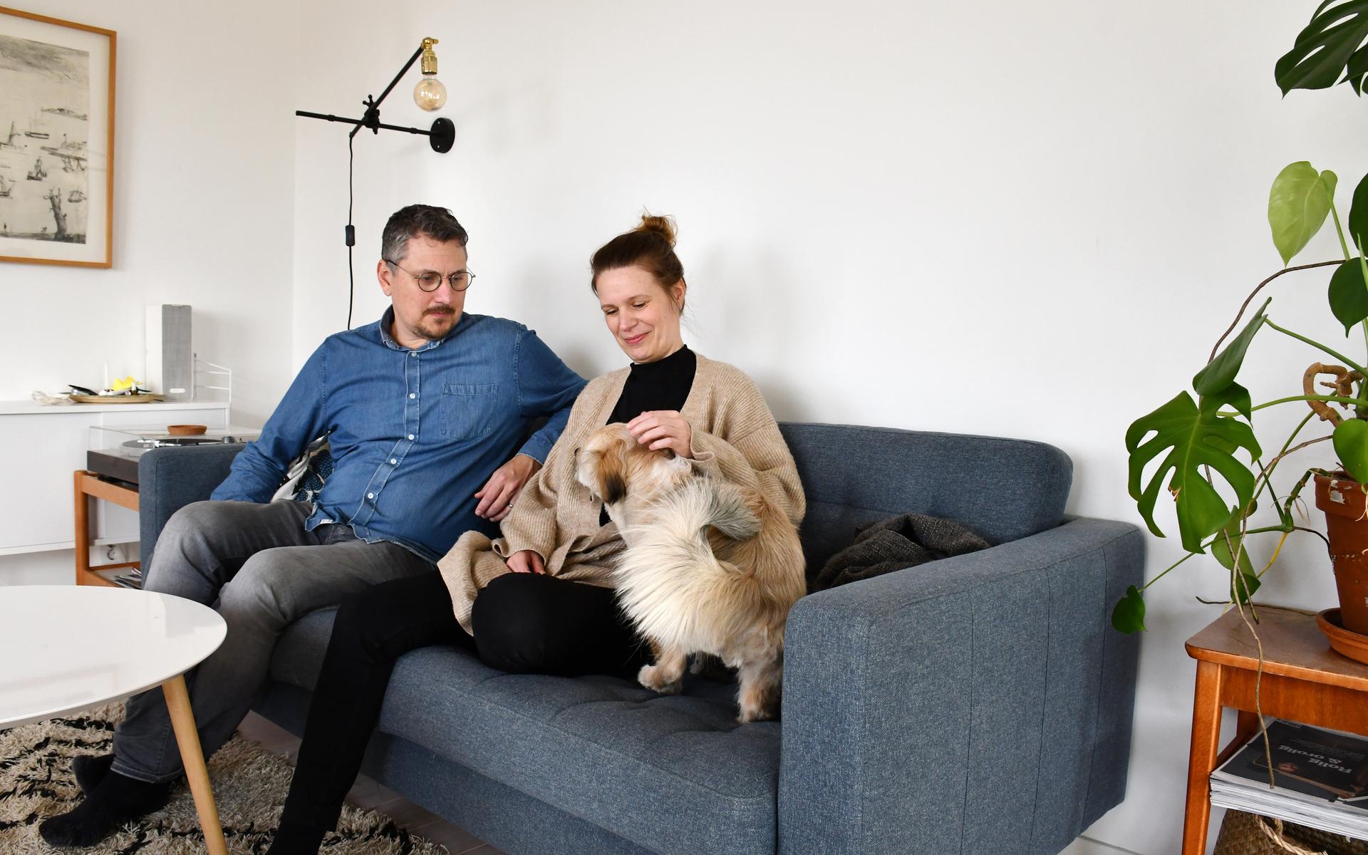 Mathias Persson Ölander och Anniken Ölander har gjort sig hemmastadda i sitt nya hem i Strömstad, efter dryga 15 år i Stockholm. 