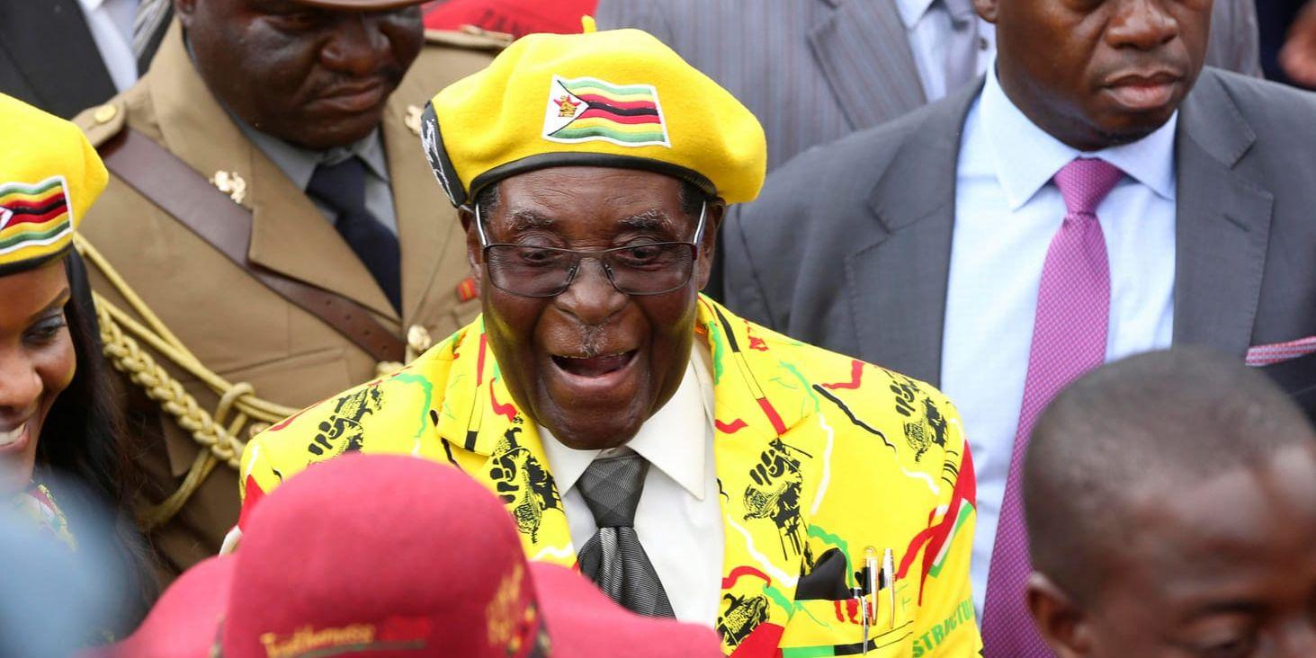 93-årige Robert Mugabe är världens äldste ledare och frågan om vem som ska ta över makten efter honom har länge präglat Zimbabwe.