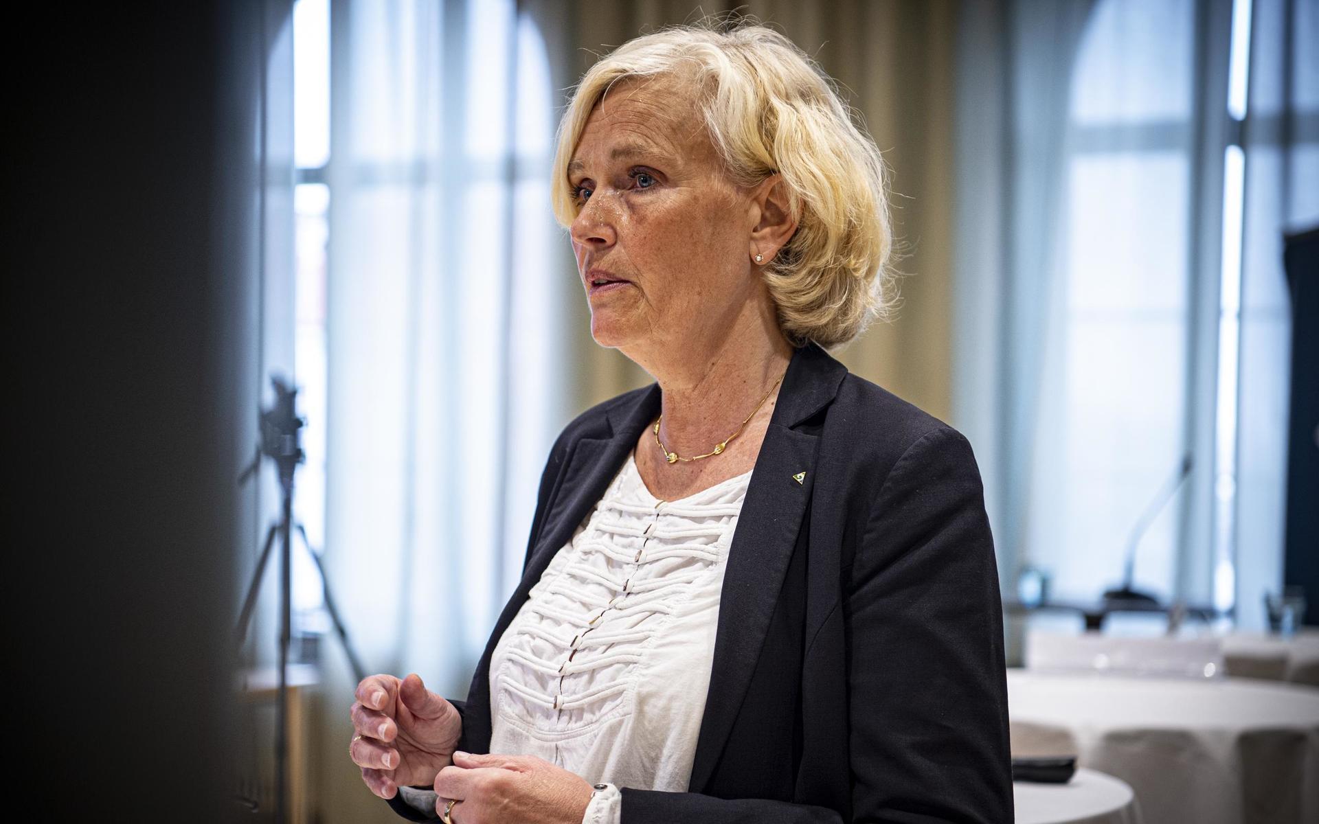 Hälso- och sjukvårdsdirektören Ann Söderström beslutade om skärpningen, i samråd med smittskyddsläkare och medicinska rådgivare.