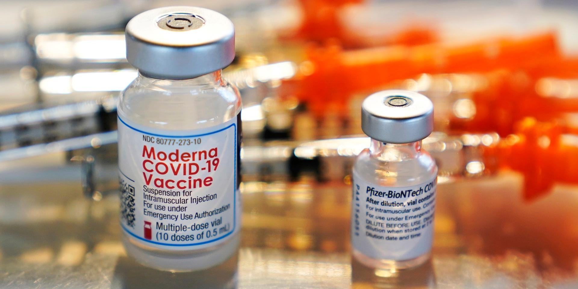 Vaccinerna från Moderna, Spikevax, och Pfizer-Biontech, Comirnaty, mot covid-19.
