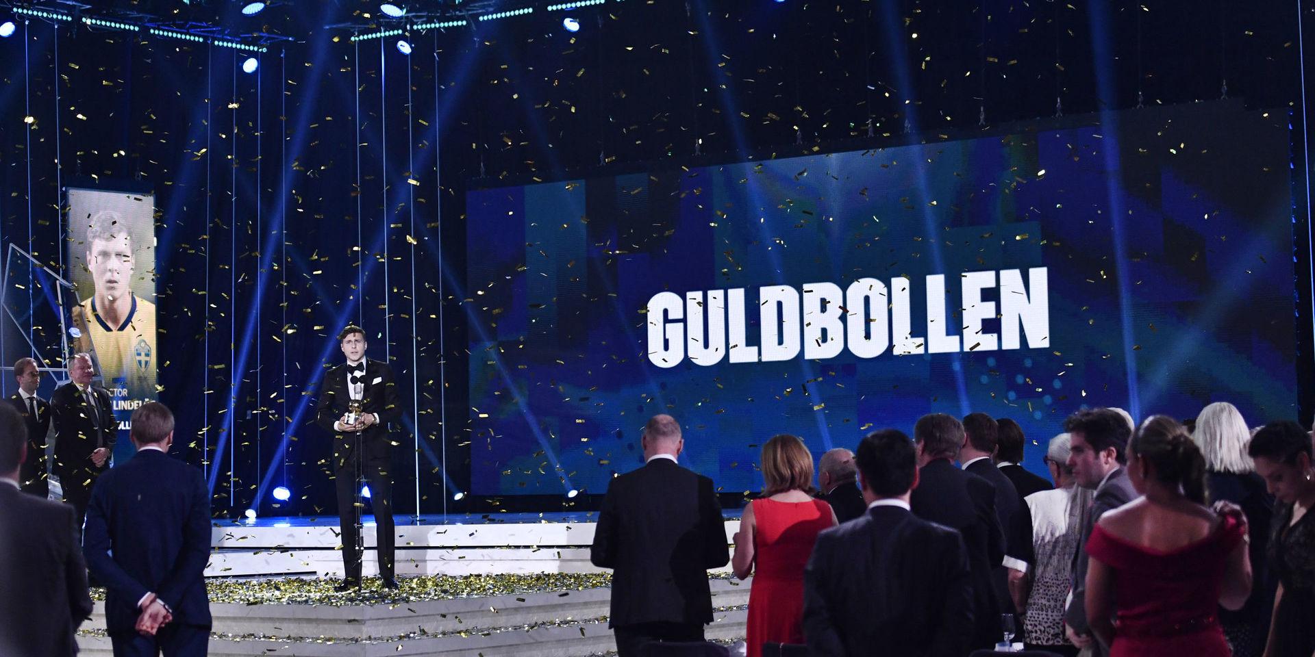 Victor Nilsson Lindelöf tog emot Guldbollen i Globen förra året. Men så blir det inte i år. Arkivbild.