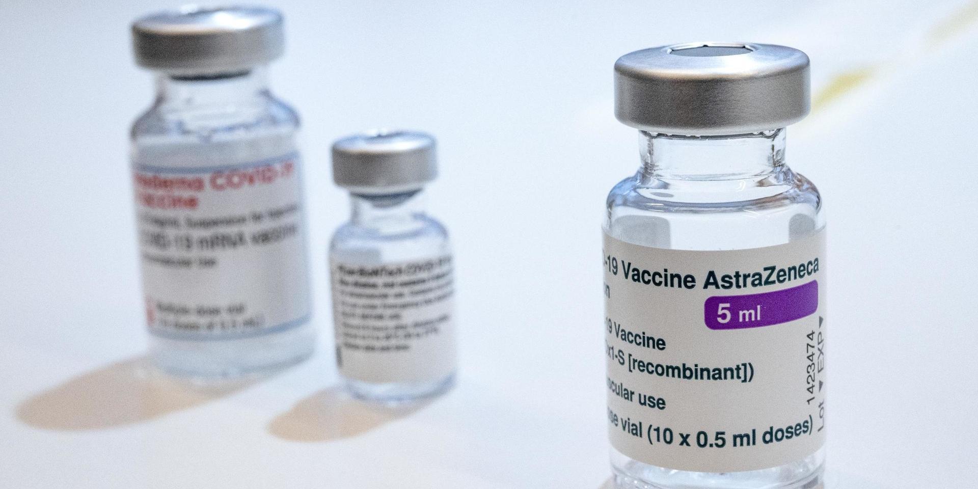 Sverige har inte valt att pausa vaccineringen med Astra Zenecas vaccin till skillnad från Norge och Danmark.