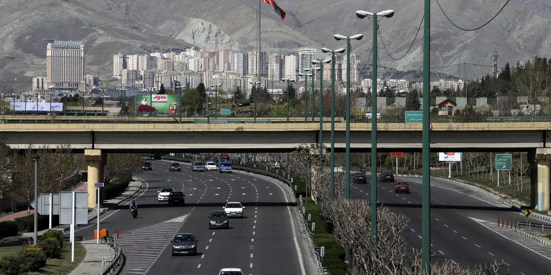 Sparsam trafik när Irans nyårsfirande inleddes i förra veckan. Men resandet i landet är ändå så stort att det väcker förskräckelse av smittoskäl.