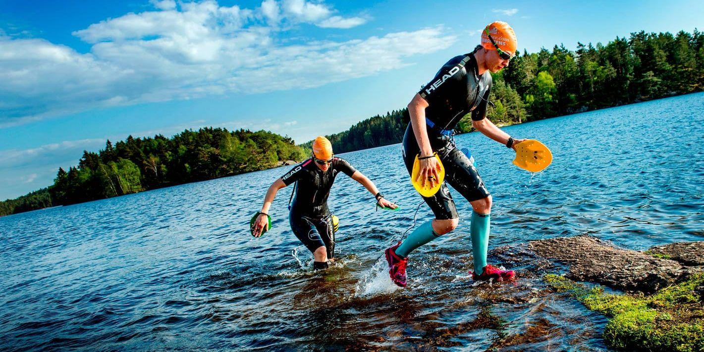 För Emma Åhberg och Julia Pettersson är det den totala närheten till naturen som lockar med swimrun. Tillsammans driver de en blogg där de skriver om sina strapatser på olika swimrunlopp runtom i landet.