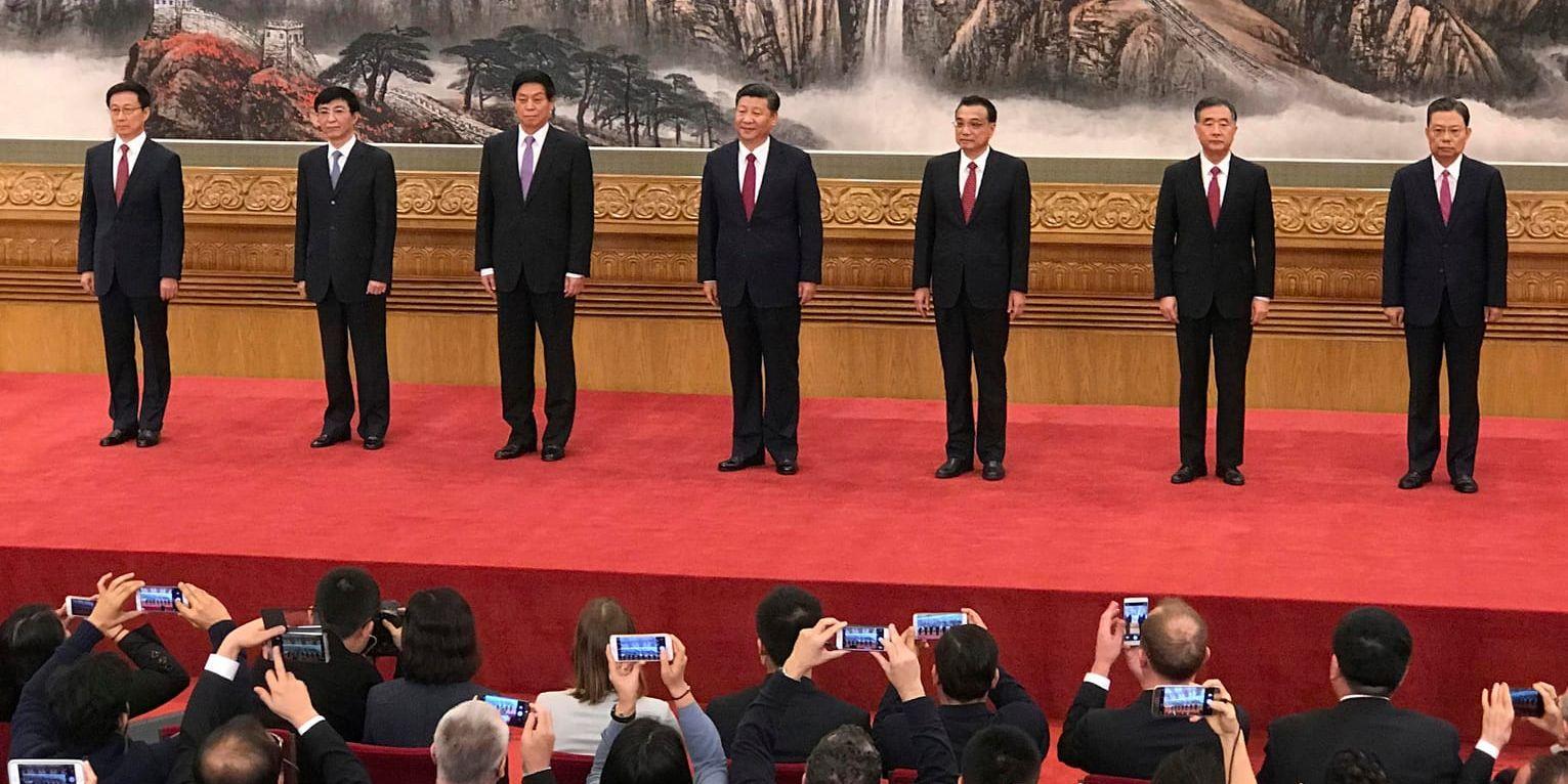 Männen som styr Kina de kommande fem åren: Han Zheng, Wang Huning, Li Zhanshu, Xi Jinping, Li Keqiang, Wang Yang och Zhao Leji.