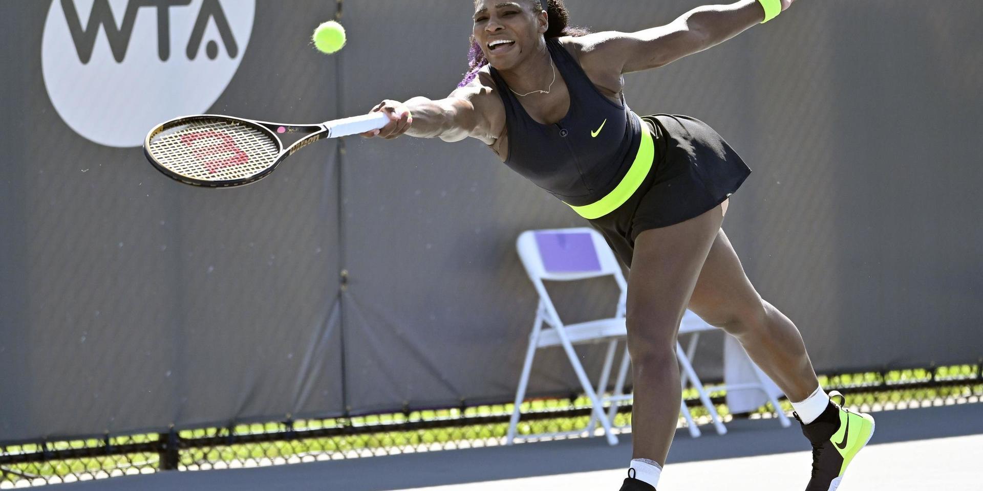 Serena Williams förlorade oväntat i kvartsfinalen i Lexington.