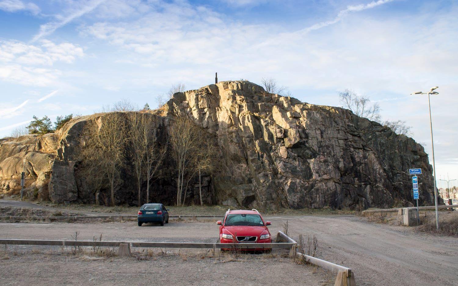 Röuddens baksida. Här ska berget sprängas bort för att göra plats för parkeringar i flera plan. Bild: Jakob Simonson