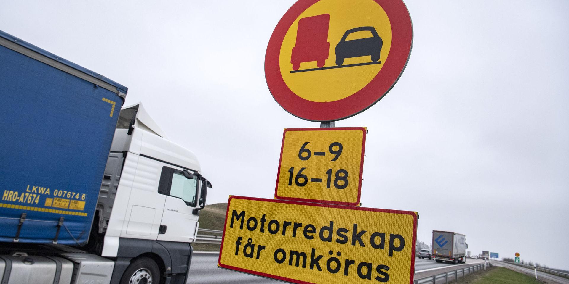 I mars infördes omkörningsförbud för tunga fordon på E6 mellan Vellinge och Helsingborg. Förbudet gäller klockan 06–09 och 16–18 på vardagar. Arkivbild.