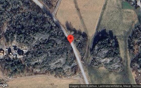 Trafiken påverkas av oljeutsläpp på vägen på väg 1013