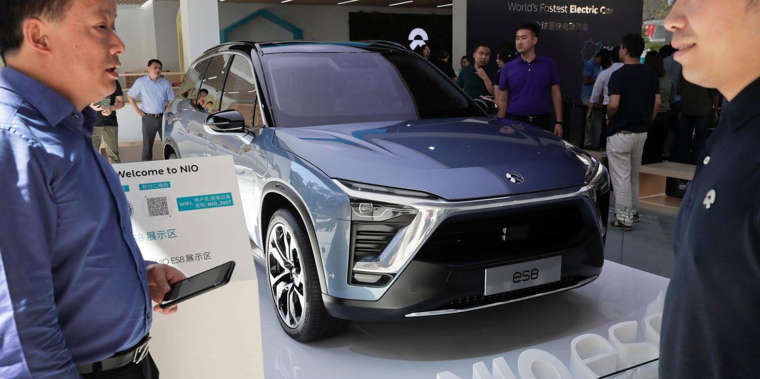 Många storsatsar inför den elbilsrevolution som väntas i Kina. Här visar nykomlingen Nio upp sin ES8, en modell som väntas konkurrera med Teslas Model X.