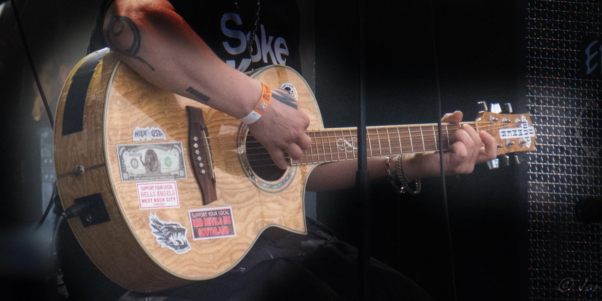 Den stulna gitarren (privat bild).