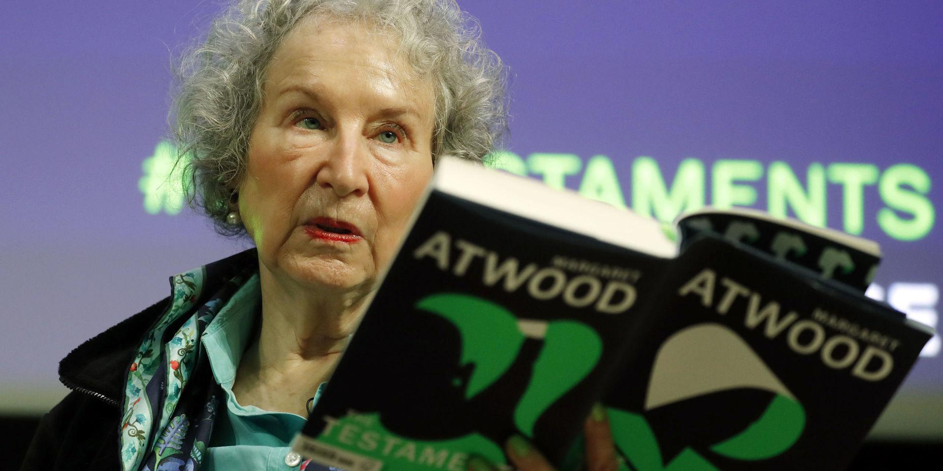 'The handmaid's tale'-författaren Margaret Atwood nämns också som en trolig pristagare.