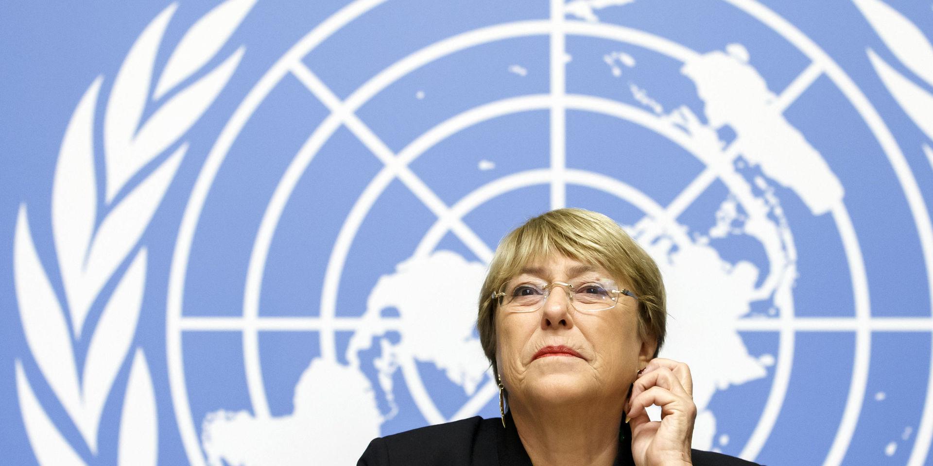 FN:s människorättschef Michelle Bachelet uppmanar länder att släppa fångar som dömts för lindriga brott eller som tillhör riskgrupper för att undvika att coronapandemin får fäste på anstalter.