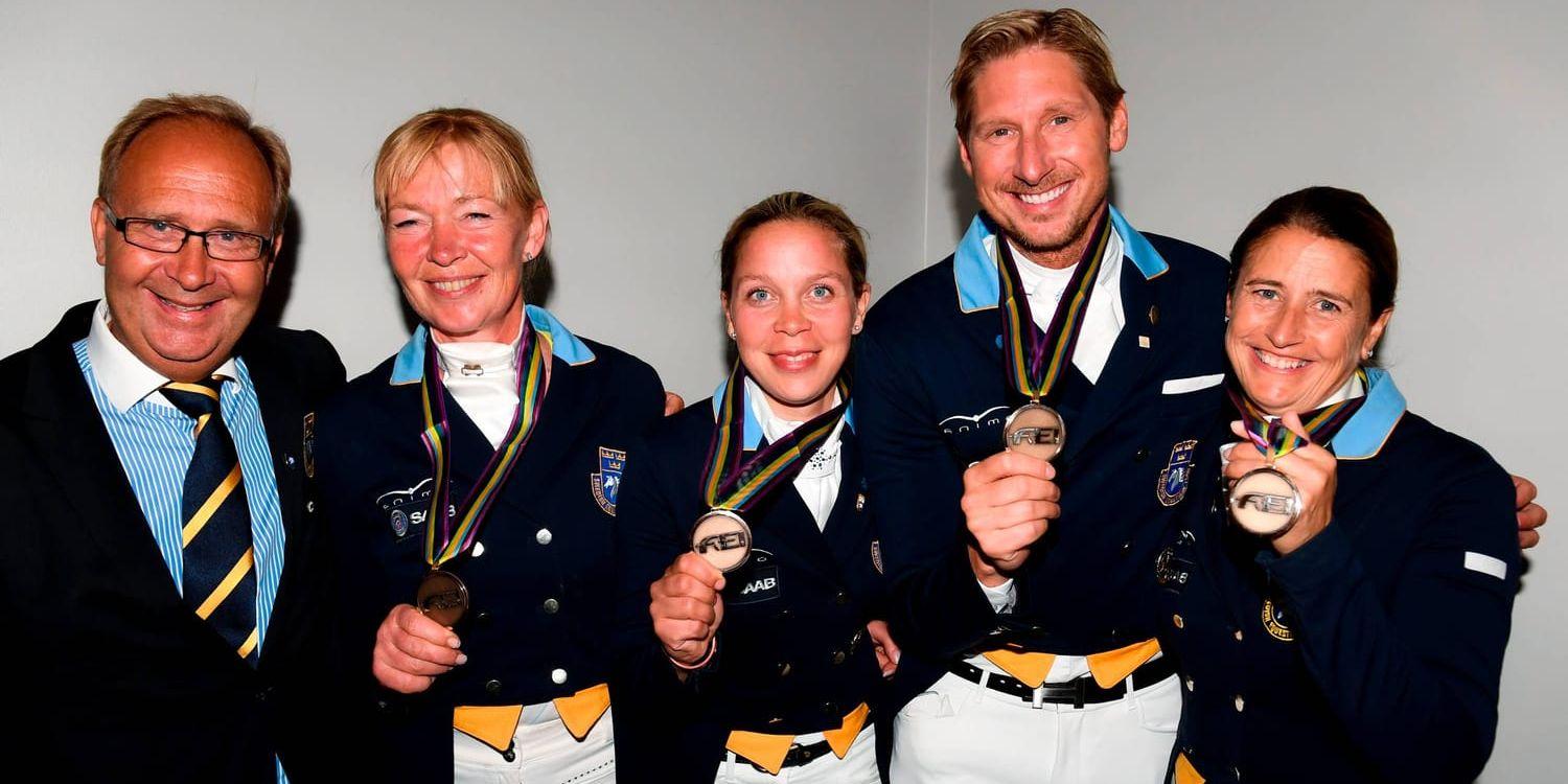 Förbundskapten Bo Jenå tillsammans med EM-bronsryttarna Rose Mathisen, Therese Nilshagen, Patrik Kittel och Tinne Vilhelmson Silfvén