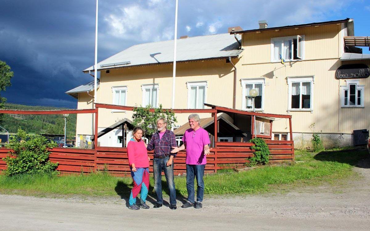 Tror på en lösning. Lena Arulf, Knut Giertz och Brian Hans Young arbetar hårt för att få ha kvar Folkets Hus i Krokstrand.
