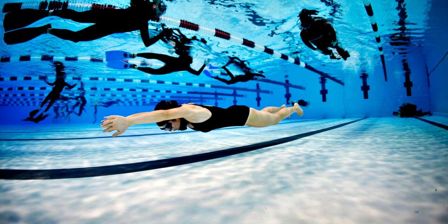 I fridykning ska man simma långt utan att andas, antingen längs ytan eller nedåt. Arkivbild.