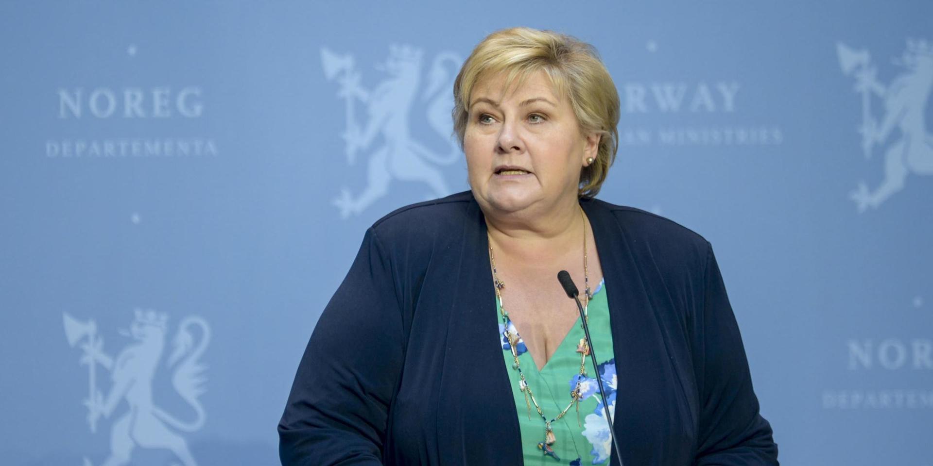 Statsminister Erna Solberg lämnar över till Jonas Gahr Støre efter norska valet.