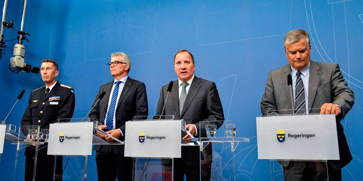 På pressträffen närvarade ÖB Micael Bydén, Säpochefen Anders Thornberg, statsminister Stefan Löfven (S) och Jonas Bjelfvenstam, generaldirektör Transportstyrelsen.