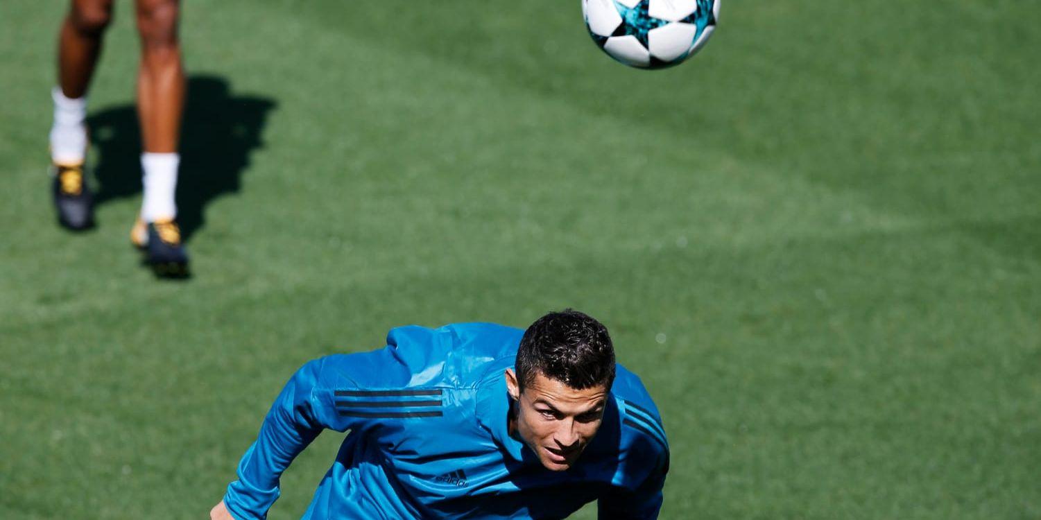 Cristiano Ronaldo under tisdagens träning inför mötet med Apoel Nicosia. En match som blir ett efterlängtat avbrott i den pågående och totalt fem matcher långa avstängningen som portugisen avtjänar i den spanska ligan.